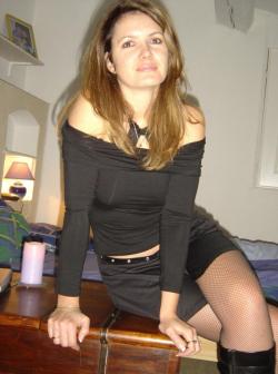 Shaved amateur ruth in black lingerie and fishnet 4/44