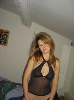 Shaved amateur ruth in black lingerie and fishnet 23/44