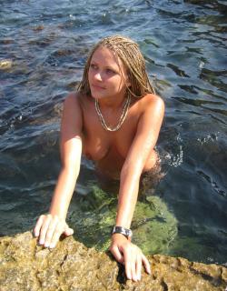 Young amateurs nudists top mix photos 25/49