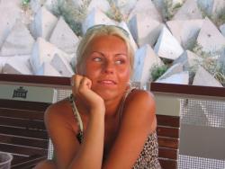 Blond polish girl on beach holiday(10 pics)