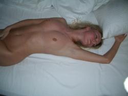 Blonde ex girlfriend 20yo pose nude in hotel  8/20