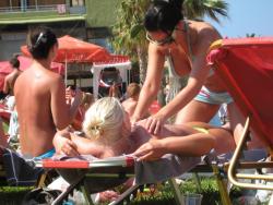 Amateur girls topless at the beach - spy photos 05 24/50