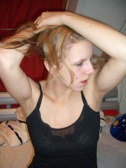 A hot blond amateur girl  31/31