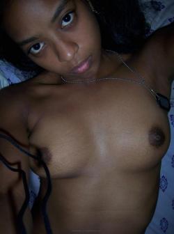 A very nice black amateur teen(90 pics)