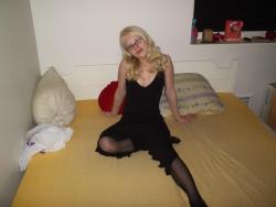 A blond amateur girl pose  65/83