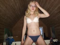 A blond amateur girl pose  81/83