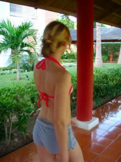 A nice blond amateur - bikini pics  1/29