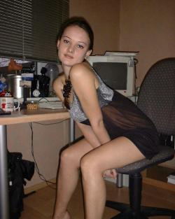 Very nice amateur girl - home pose  5/147