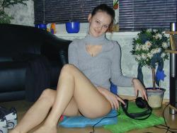 Very nice amateur girl - home pose  121/147