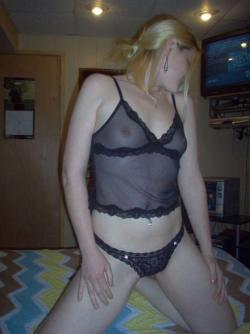A hot blond amateur girl  51/249
