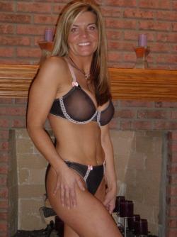 A swinger amateur mature - nice and busty  26/197