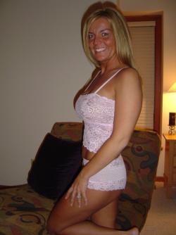 A swinger amateur mature - nice and busty  147/197