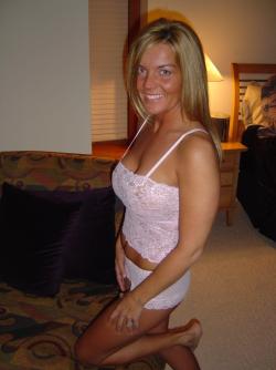 A swinger amateur mature - nice and busty  148/197