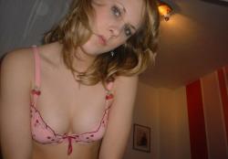 A beautyful blond amateur teen  22/129