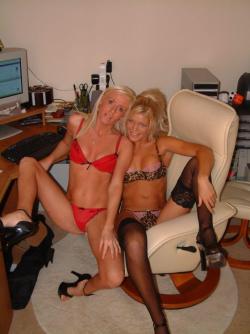 Amateur teen lesbians 15/18