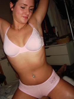Amateur girlfriend in bath and then with dildo 45/53