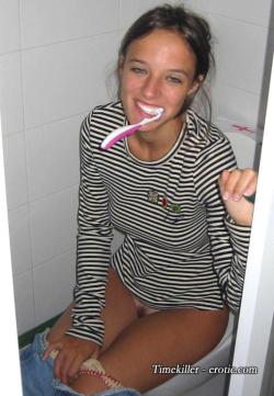 Young amateurs peeing - pissing in party home 03 39/50