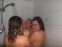 Girls gone wild - group shower  26/34