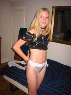 Blodne teen girlfriend naked at home 3/21