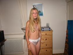 Blodne teen girlfriend naked at home 16/21