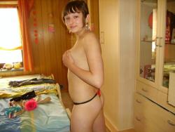 Amateur girlfriend hot homemade pics 20/23