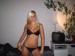 Hot blonde naked teen girlfriend(58 pics)