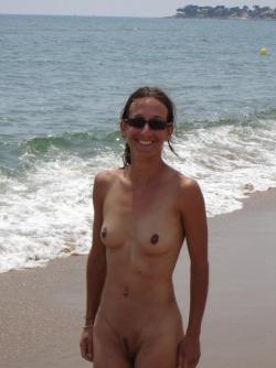 Amateur naked teen carine on the beach 6/9