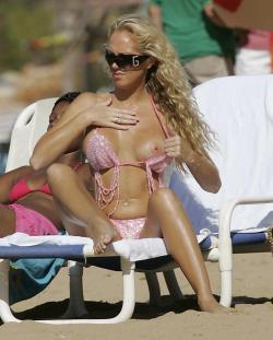 Celebrity aisleyne horgan wallace topless candids  5/6