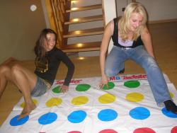 Amateurs girl play sexy twister 5/48