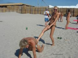 Beach amateurs topless - young girls no.08 8/47