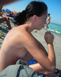 Beach amateurs topless - young girls no.08 21/47