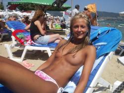 Beach amateurs topless - young girls no.08 32/47