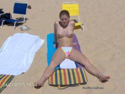 Beach amateurs topless - young girls no.08 39/47