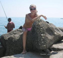 Beach amateurs topless - young girls no.08 43/47