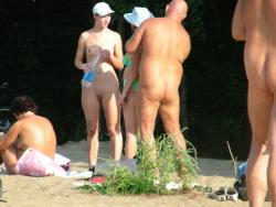 Amateur nudist camping  -  voyeur pics 6/19