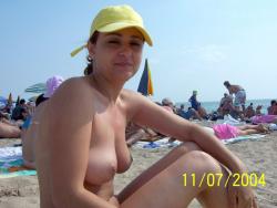 Young amateurs girl on beach - topless pics no.06  5/45