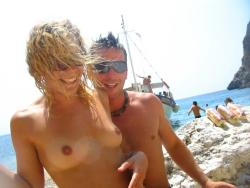 Young amateurs girl on beach - topless pics no.06  10/45