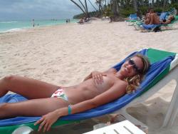 Young amateurs girl on beach - topless pics no.06  15/45
