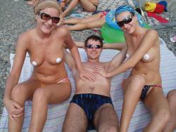 Young amateurs girl on beach - topless pics no.06  41/45
