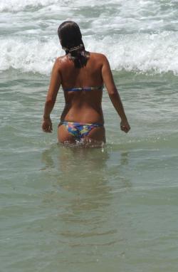 Gorgeous beach bikini candids  12/23