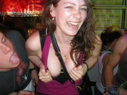 Topless titties in downtown bars (10 pics)