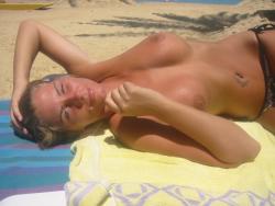 Amateur couple and their beach holiday pics 16/29