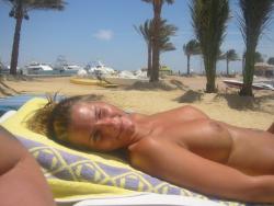 Amateur couple and their beach holiday pics 18/29