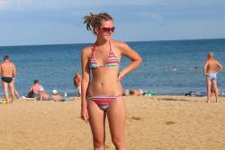 Amateurs young girl at the beach in bikini no.01 12/50