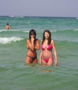 Amateurs young girl at the beach in bikini no.01 45/50