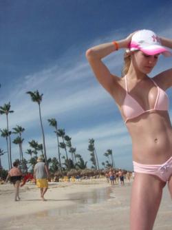 Amateurs young girl at the beach in bikini no.01 47/50