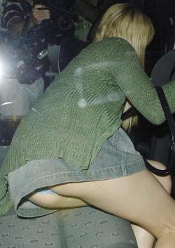 Celebrity upskirts and bums (18 pics)