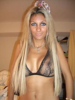 Blond princess and her hardcore pics(31 pics)