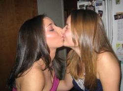 Girls kissing girls  17/22