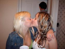 Girls kissing girls  20/22